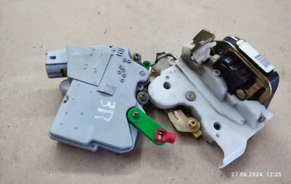 Nissan Terrano Rear door lock
