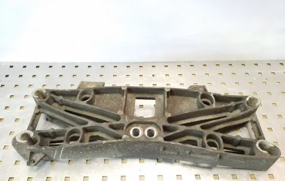 Chrysler 300 - 300C Gearbox mounting bracket