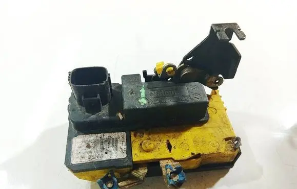 Volvo S80 Front door lock 