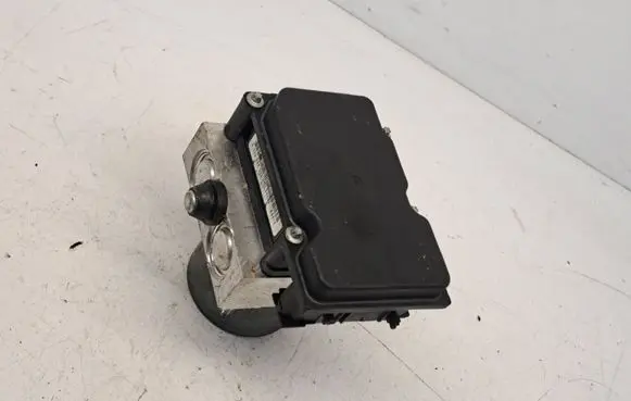 Ford Mondeo Mk III ABS Pump UR61437A00265231027