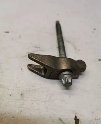 Peugeot 3008 II Fuel Injector clamp holder 9811760780
