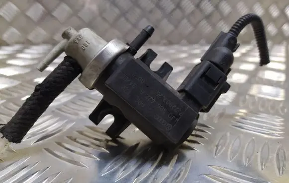 Volkswagen Golf IV Turbo solenoid valve 1J0906627A