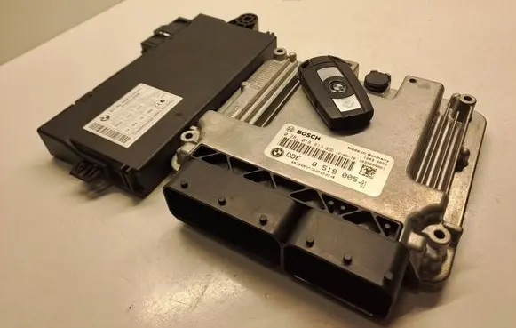 BMW X1 E84 Engine ECU kit and lock set 8519005 0281018813 030732224