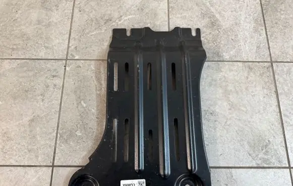 Volkswagen Amarok II Center/middle under tray cover MB3C5B018BA