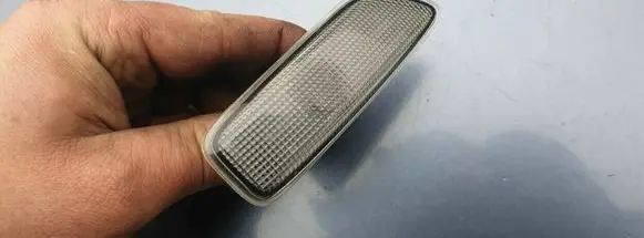 Volvo S60 Front fender indicator light