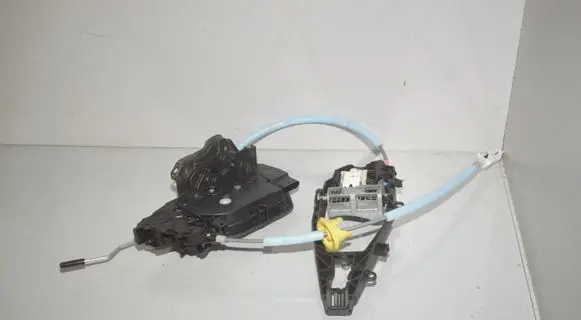 BMW 1 F40 Front door lock 7445044 9881778 51217445044