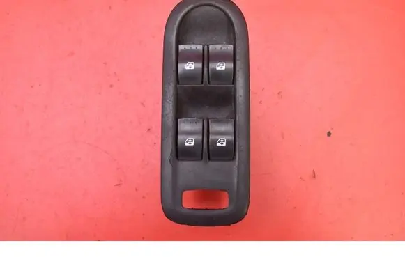 Renault Megane II Electric window control switch 156018070C