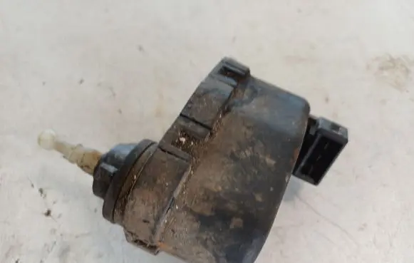 Volkswagen Golf III Headlight level adjustment motor 1H0941295A 165941295
