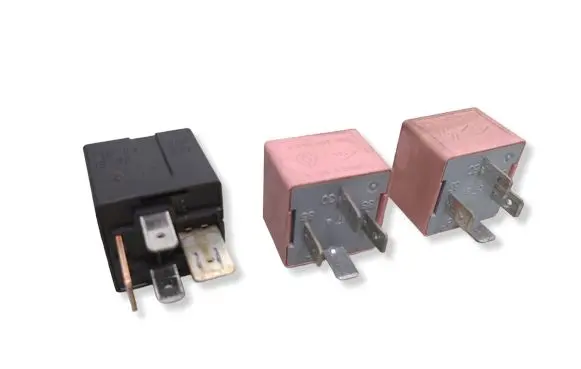 Opel Vivaro Other relay 8200333352 8200308271
