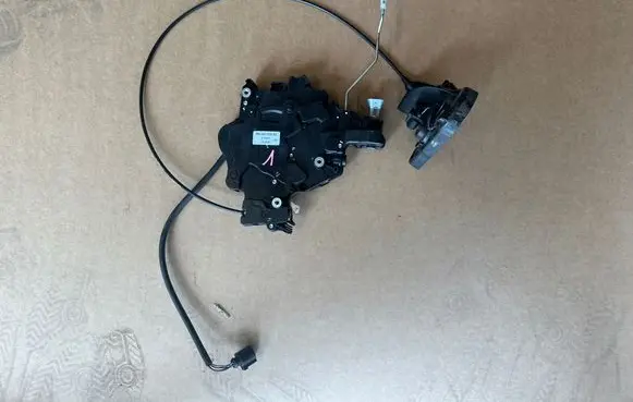 Volkswagen Transporter - Caravelle T5 Sliding door lock 7H0843653DJ