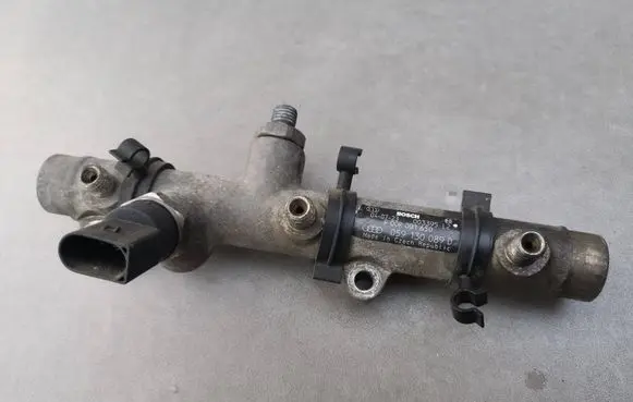 Audi A6 S6 C6 4F Fuel distributor 059130089D 003395L2 F00R001650