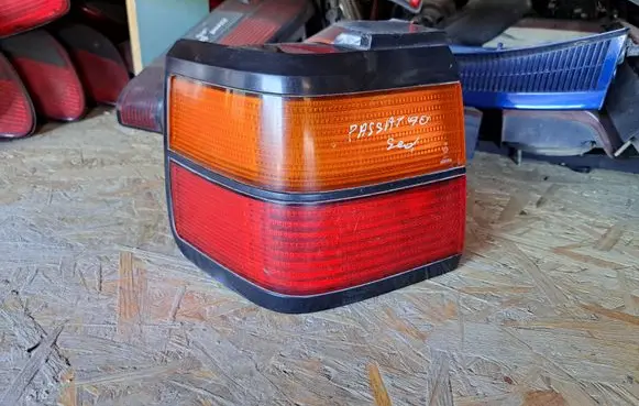 Volkswagen PASSAT B3 Rear/tail lights 357945111