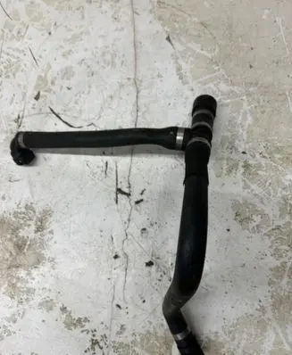 Coolant pipe/hose