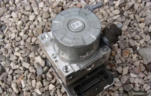 Volkswagen Transporter - Caravelle T5 ABS Pump 7E5614517B