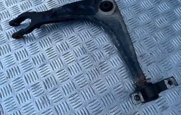 Citroen C5 Front lower control arm/wishbone 7aaa10