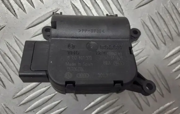 Volkswagen PASSAT B6 A/C air flow flap actuator/motor 0132801370