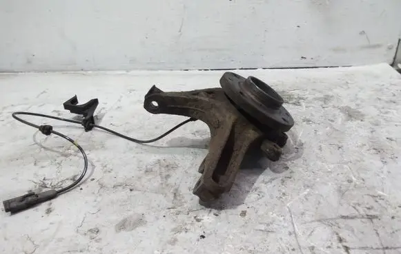 Peugeot 5008 Front wheel hub spindle knuckle