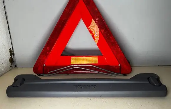 Volvo S60 Emergency warning sign 9190063 7683