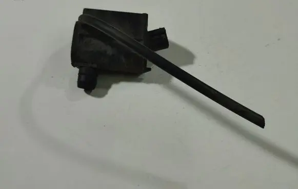 Hyundai Santa Fe Windscreen/windshield washer pump 9851026100