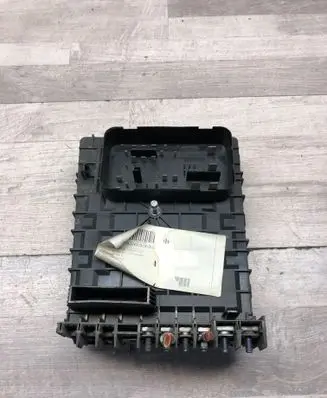 Volkswagen Touran II Fuse module 1K0937125D 017183073