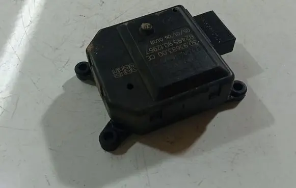 Volkswagen Polo IV 9N3 Air flap motor/actuator 309368300CE