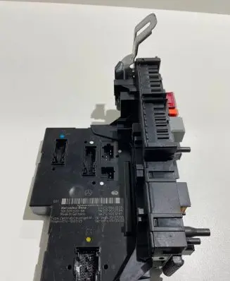 Mercedes-Benz E W212 SAM control unit a2129060005