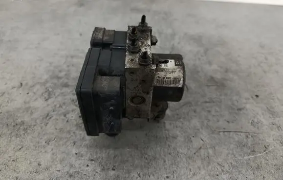 Skoda Octavia Mk2 (1Z) ABS Pump 