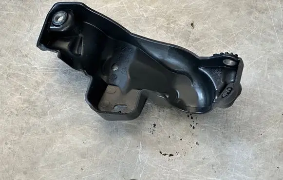 Peugeot 5008 II Other engine bay part 9814288880