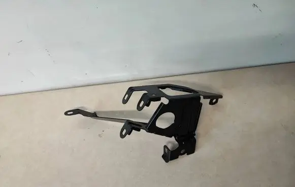 BMW 6 F12 F13 Fender mounting bracket 7230583