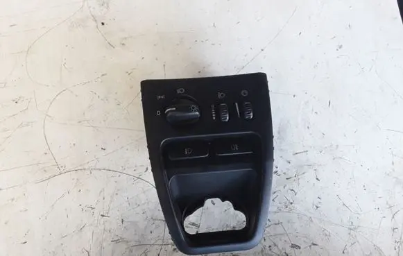 Volvo XC90 Light switch 8685452