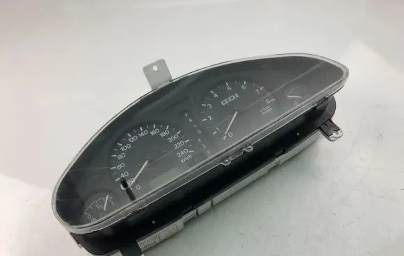 Mitsubishi Carisma Speedometer (instrument cluster) MR915789