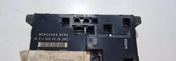 Mercedes-Benz E W211 Door control unit/module A2118200526