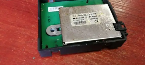 Mercedes-Benz A W169 Antenna control unit 1698200475