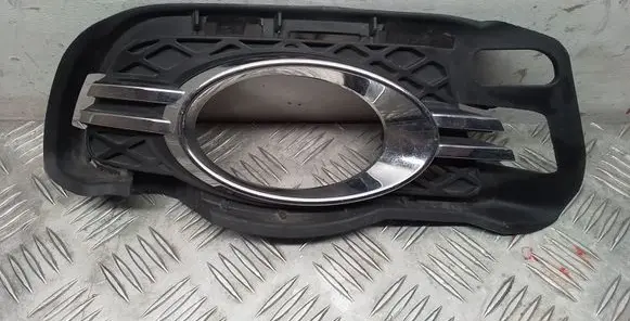 Mercedes-Benz C W204 Front fog light trim/grill A2048852523