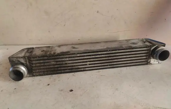 BMW 5 E60 E61 Intercooler radiator 7787446