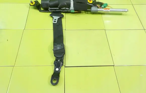 Volvo XC60 Front seatbelt 39803975 XP222