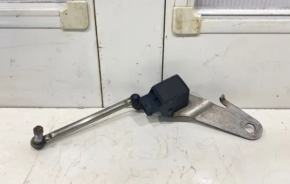 BMW 5 E60 E61 Front height sensor lever 1093697 9804