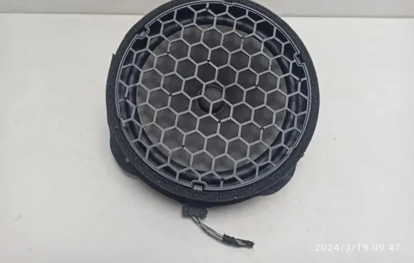 Audi A3 S3 8V Front door speaker 8V0035415