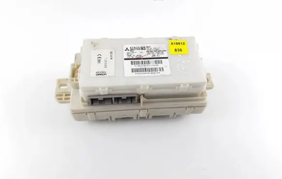Mitsubishi L200 Fuse module 8637A593 G8C541MK8 25Y9D3