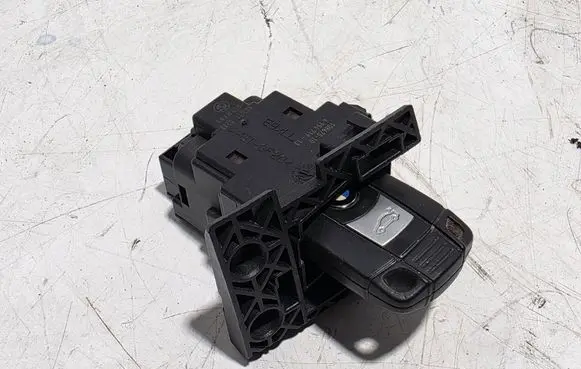 BMW 3 E90 E91 Ignition lock 695471913 10862510