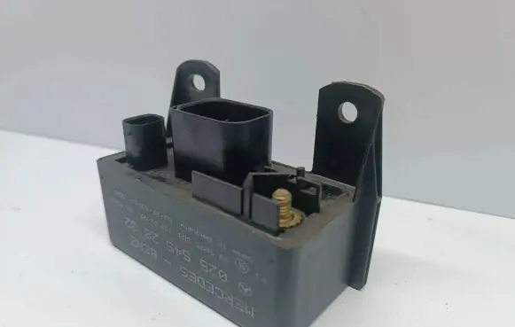 Mercedes-Benz A W168 Glow plug pre-heat relay 0255452832 899075000 0005453516