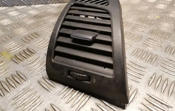 BMW 1 E81 E87 Dashboard air vent grill cover trim 7059188