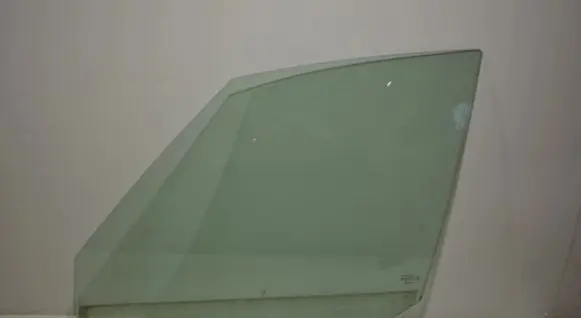 Citroen C4 I Picasso Front door window glass four-door