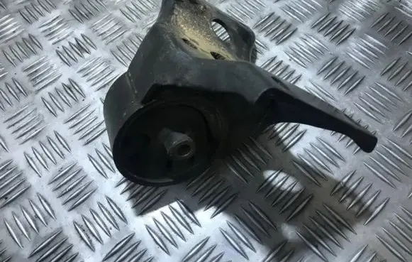 Engine mount bracket