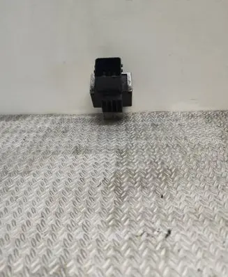 Renault Clio III Glow plug pre-heat relay 8200859243