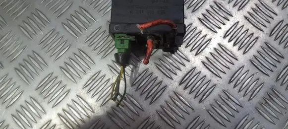 Peugeot 406 Glow plug pre-heat relay 0281003005