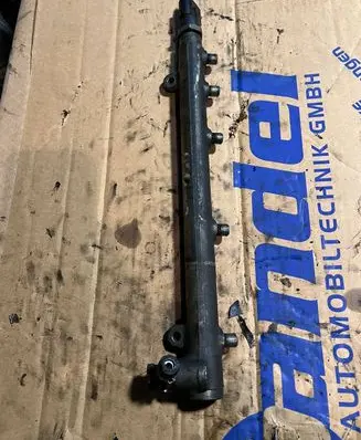 Mercedes-Benz C W203 Fuel main line pipe A6110700395 0445214038