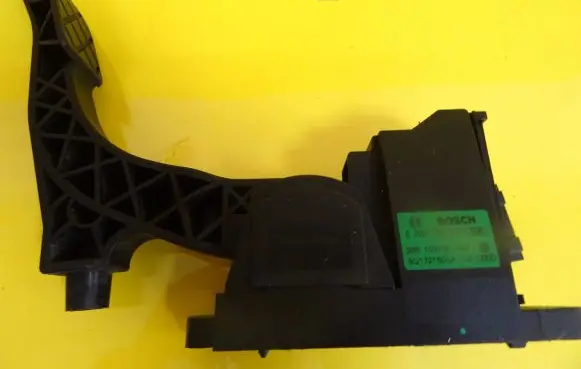 Volkswagen Polo IV 9N3 Accelerator throttle pedal 0280752215