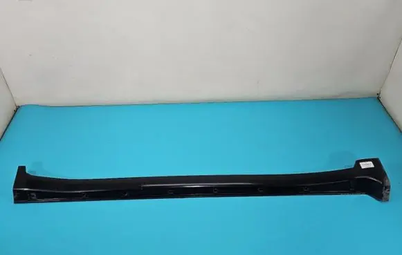 Foot area side trim
