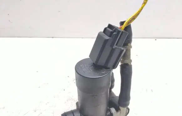 Volvo XC90 Windscreen/windshield washer pump